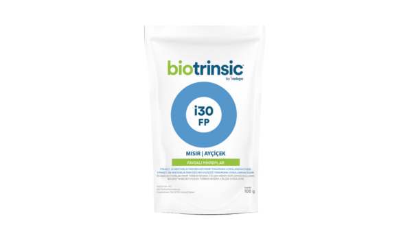 biotrinsic i30 ürün görseli – mısır ve ayçiçeği için toz mikrobiyal ürün, beyaz paket üzerinde mavi i30 FP etiketi.